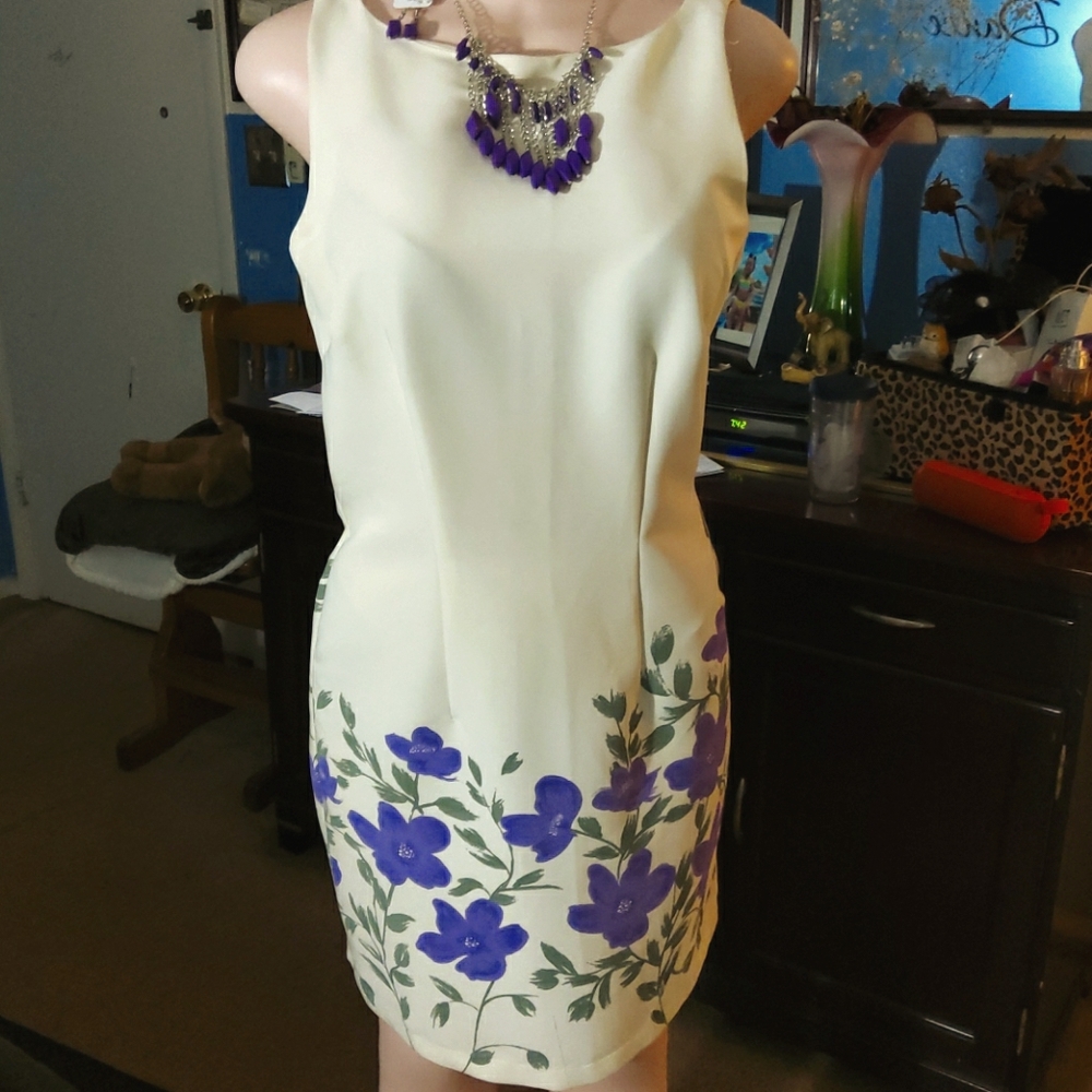 CDC sleeveless white and Purple Dress